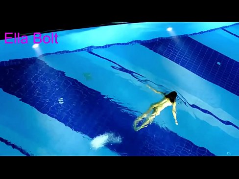 ❤️ Não consigo parar de ver, jovem loira apanhada a nadar nua na piscina da estância balnear ELLA BOLT ️❌ Porno porno em pt.hentai-menu.ru ❌❤