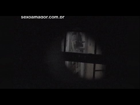 ❤️ Lourinho é filmado secretamente por um voyeur de bairro escondido atrás de tijolos ocos ️❌ Porno porno em pt.hentai-menu.ru ❌❤