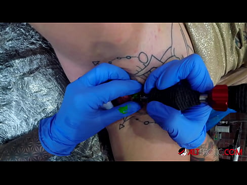 ❤️ Extremamente tatuada, a brasa Sully Savage fez uma tatuagem no seu clítoris ️❌ Porno porno em pt.hentai-menu.ru ❌❤